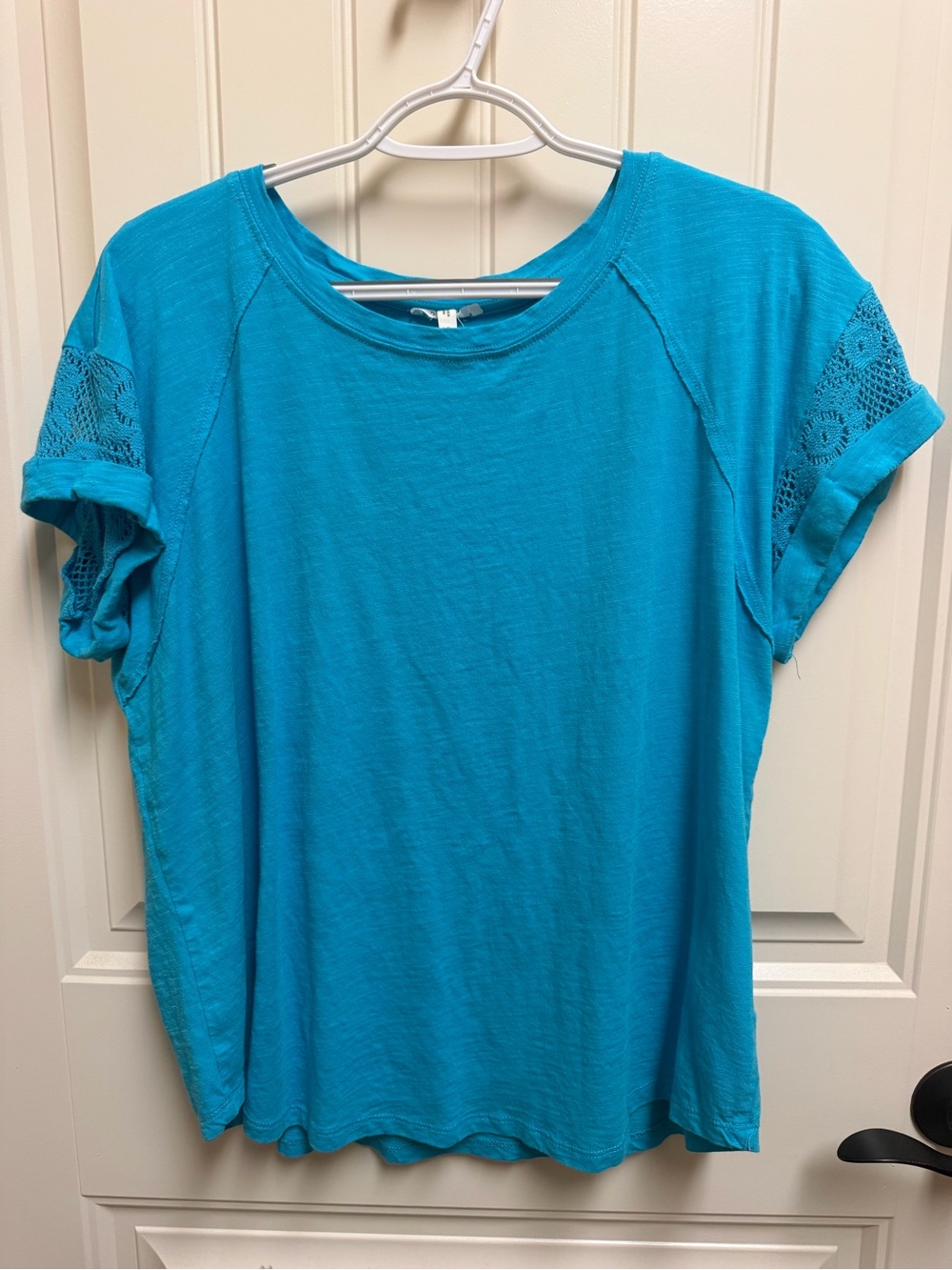 Maurices Turquoise Crochet Sleeve Short Sleeve Tee